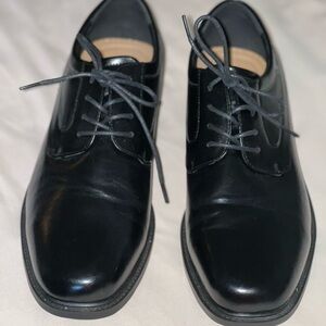 Mens dress shoes. Worn twice, like new! Comfortable!